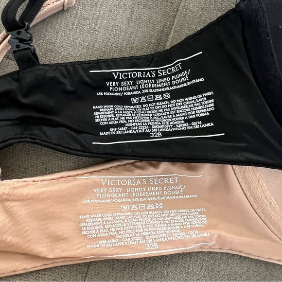 LIKE NEW Victoria’s Secret Very Sexy Lightly Lined Plunge Bras - Picture 2 of 5